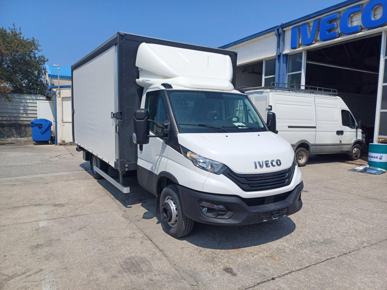 IVECO Daily 70C18H - Plachtová dodávka: obrázek 4 IVECO Daily 70C18H - Plachtová dodávka: obrázek 4
