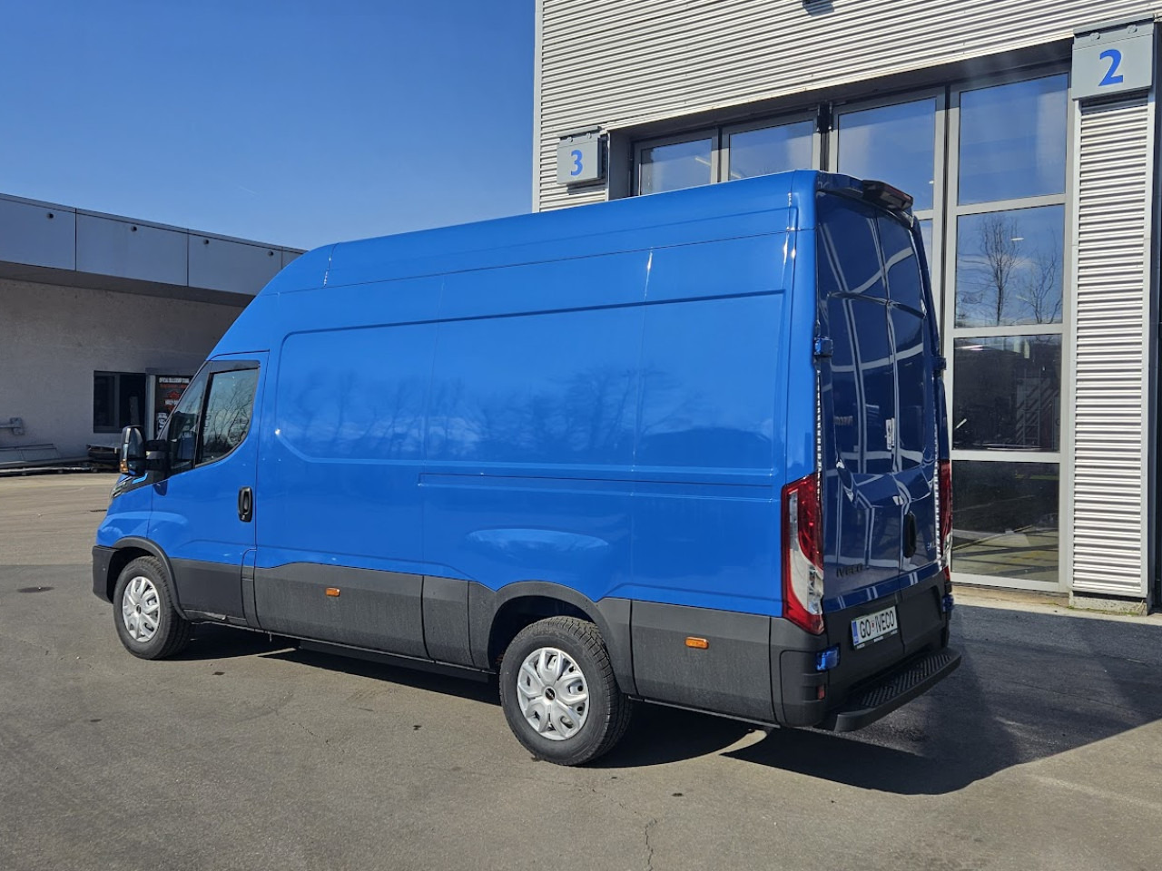 IVECO Daily ELEKTRIČNI 35 C 18H - Mikrobus, Elektrická dodávka: obrázek 3 IVECO Daily ELEKTRIČNI 35 C 18H - Mikrobus, Elektrická dodávka: obrázek 3