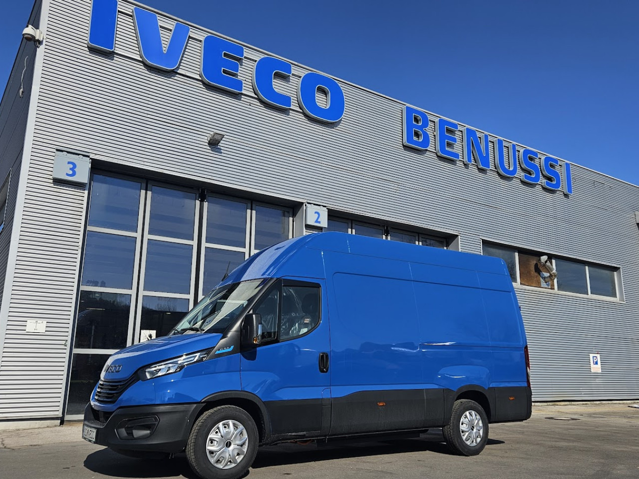 IVECO Daily ELEKTRIČNI 35 C 18H - Mikrobus, Elektrická dodávka: obrázek 1 IVECO Daily ELEKTRIČNI 35 C 18H - Mikrobus, Elektrická dodávka: obrázek 1
