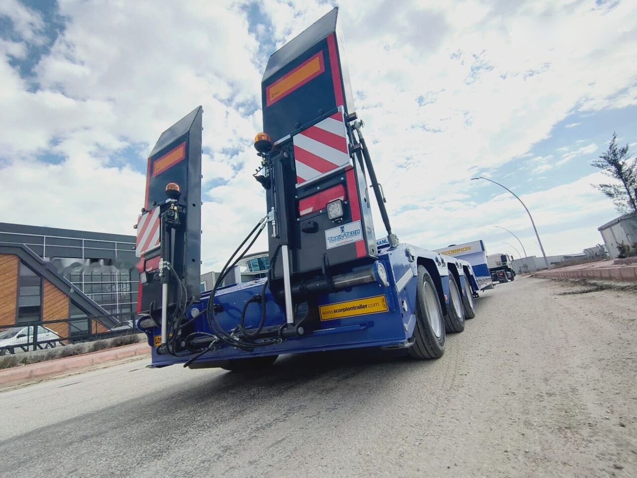 Scorpion Trailer SCORPION TRAILER 3 AXLE LOWBED SEMI TRAILER (CUSTOMIZED) - Podvalníkový návěs: obrázek 3 Scorpion Trailer SCORPION TRAILER 3 AXLE LOWBED SEMI TRAILER (CUSTOMIZED) - Podvalníkový návěs: obrázek 3