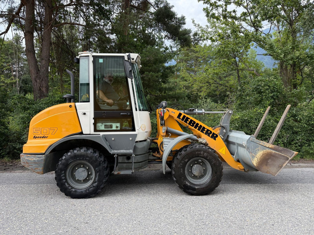 Liebherr L507, Gabel+Schaufel, ONLY 850hours - Kolový nakladač: obrázek 2 Liebherr L507, Gabel+Schaufel, ONLY 850hours - Kolový nakladač: obrázek 2