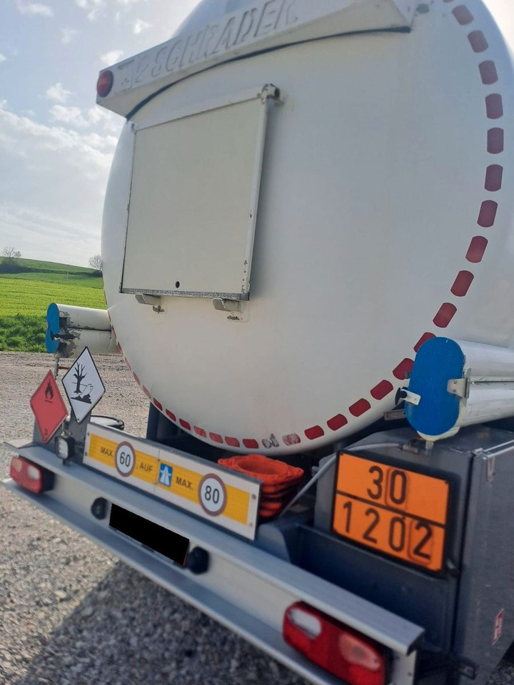 Schrader ADR, Treibstoff Diesel/Benzin, 4 Kammern, Sening Schrader ADR, Treibstoff Diesel/Benzin, 4 Kammern, Sening - Cisternový návěs: obrázek 4 Schrader ADR, Treibstoff Diesel/Benzin, 4 Kammern, Sening Schrader ADR, Treibstoff Diesel/Benzin, 4 Kammern, Sening - Cisternový návěs: obrázek 4