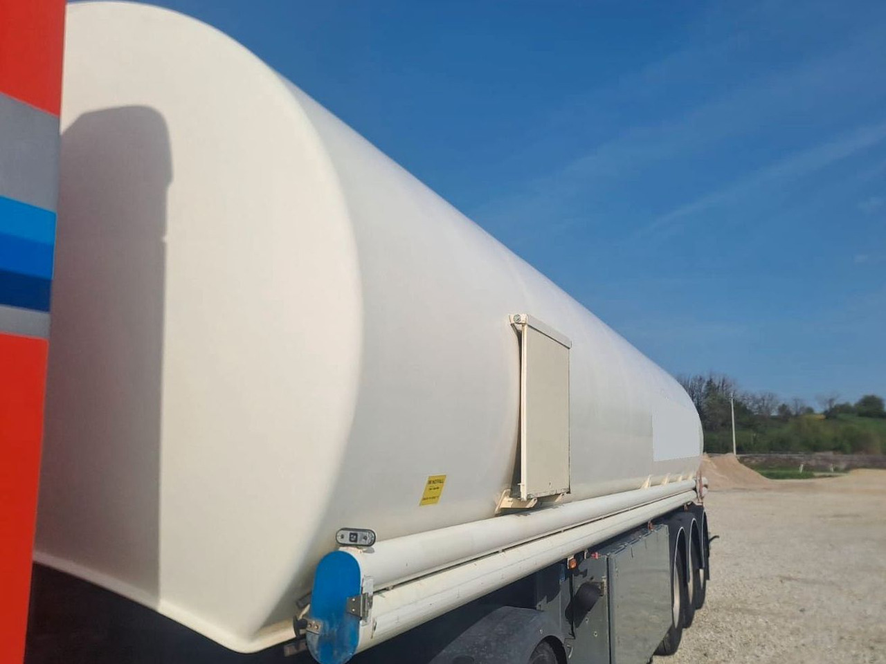 Schrader ADR, Treibstoff Diesel/Benzin, 4 Kammern, Sening Schrader ADR, Treibstoff Diesel/Benzin, 4 Kammern, Sening - Cisternový návěs: obrázek 2 Schrader ADR, Treibstoff Diesel/Benzin, 4 Kammern, Sening Schrader ADR, Treibstoff Diesel/Benzin, 4 Kammern, Sening - Cisternový návěs: obrázek 2