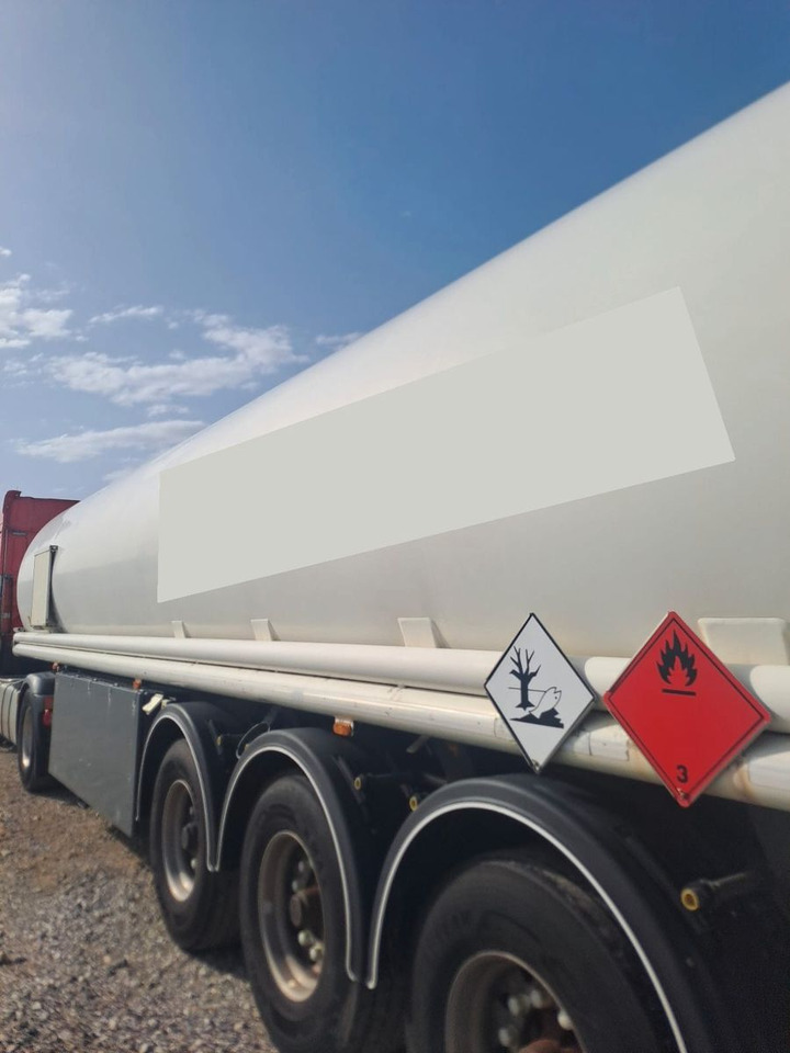 Schrader ADR, Treibstoff Diesel/Benzin, 4 Kammern, Sening Schrader ADR, Treibstoff Diesel/Benzin, 4 Kammern, Sening - Cisternový návěs: obrázek 3 Schrader ADR, Treibstoff Diesel/Benzin, 4 Kammern, Sening Schrader ADR, Treibstoff Diesel/Benzin, 4 Kammern, Sening - Cisternový návěs: obrázek 3