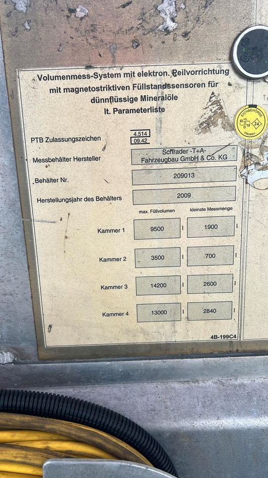 Schrader Treibstoff Diesel/Benzin, ADR, 4 Kammern, Sening - Cisternový návěs: obrázek 5 Schrader Treibstoff Diesel/Benzin, ADR, 4 Kammern, Sening - Cisternový návěs: obrázek 5