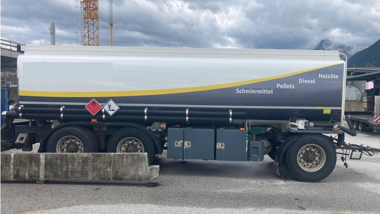Schwarzmüller Schwingenschlögel, ADR, 3 Kammern, Fuel+Diesel - Cisternový přívěs: obrázek 1 Schwarzmüller Schwingenschlögel, ADR, 3 Kammern, Fuel+Diesel - Cisternový přívěs: obrázek 1
