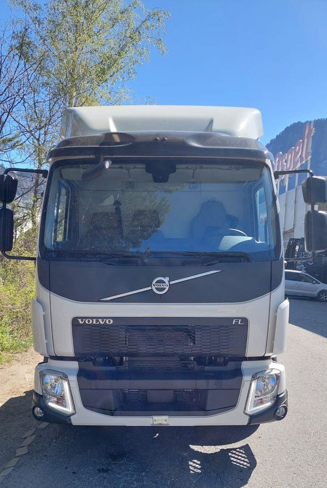 Volvo FL280 4x2, E6, Wohnwagen + 2 Pferdeplaetze Volvo FL280 4x2, E6, 7.40m Chassis, Fahrgestell - Auto na přepravu koní: obrázek 2 Volvo FL280 4x2, E6, Wohnwagen + 2 Pferdeplaetze Volvo FL280 4x2, E6, 7.40m Chassis, Fahrgestell - Auto na přepravu koní: obrázek 2
