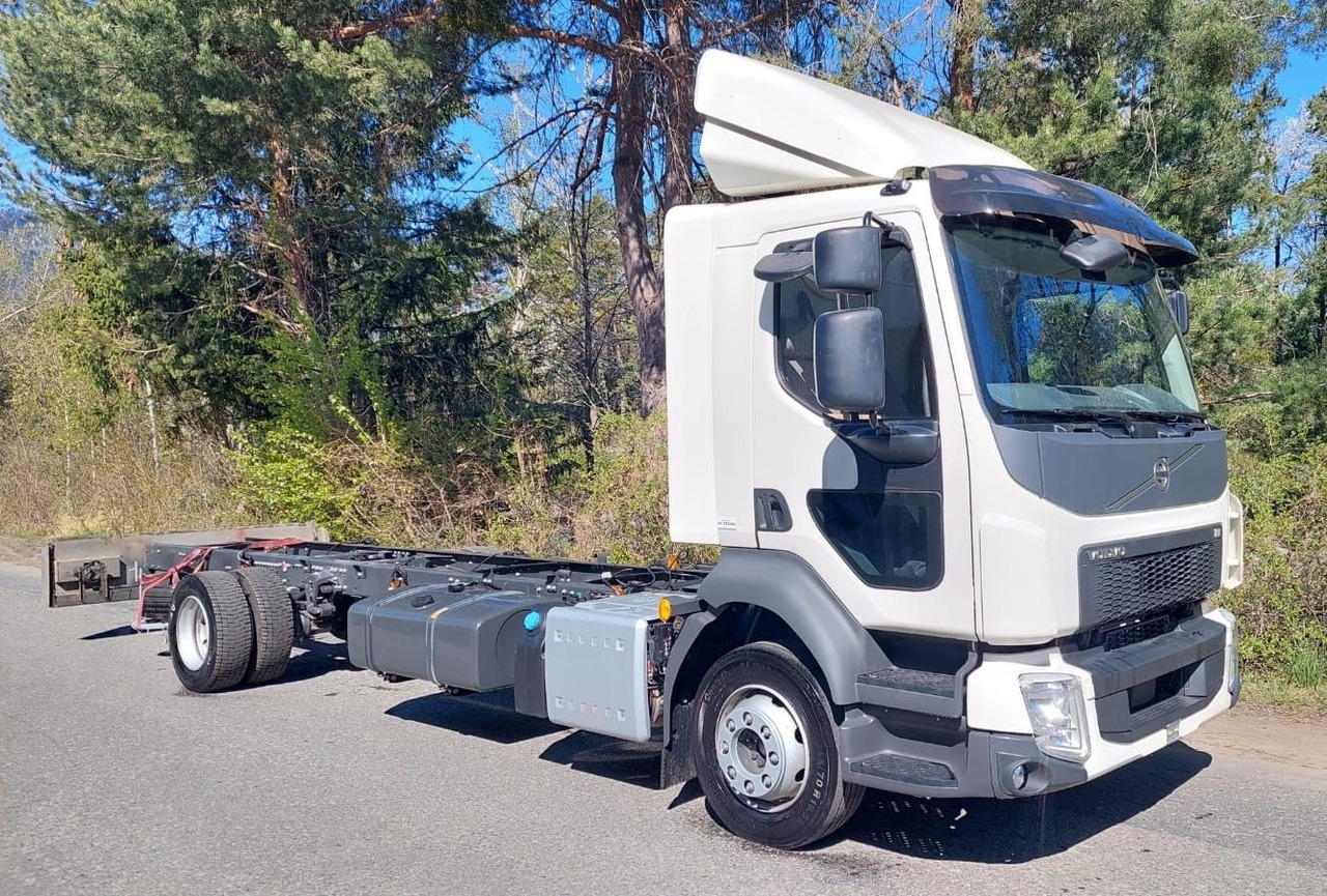 Volvo FL280 4x2, E6, Wohnwagen + 2 Pferdeplaetze Volvo FL280 4x2, E6, 7.40m Chassis, Fahrgestell - Auto na přepravu koní: obrázek 3 Volvo FL280 4x2, E6, Wohnwagen + 2 Pferdeplaetze Volvo FL280 4x2, E6, 7.40m Chassis, Fahrgestell - Auto na přepravu koní: obrázek 3