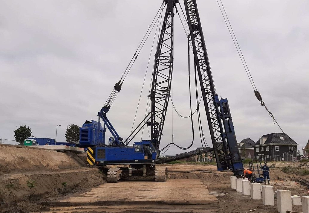 HITACHI KH300-3 PD - Pásový jeřáb: obrázek 2 HITACHI KH300-3 PD - Pásový jeřáb: obrázek 2