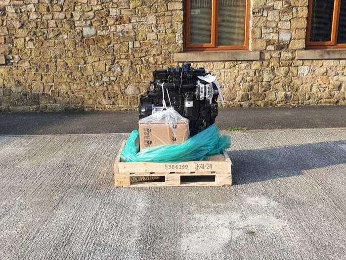 Cummins B6.7 engine unused 6 cylinder CM2450 ECU QSB - Motor pro Stavební technika: obrázek 1 Cummins B6.7 engine unused 6 cylinder CM2450 ECU QSB - Motor pro Stavební technika: obrázek 1