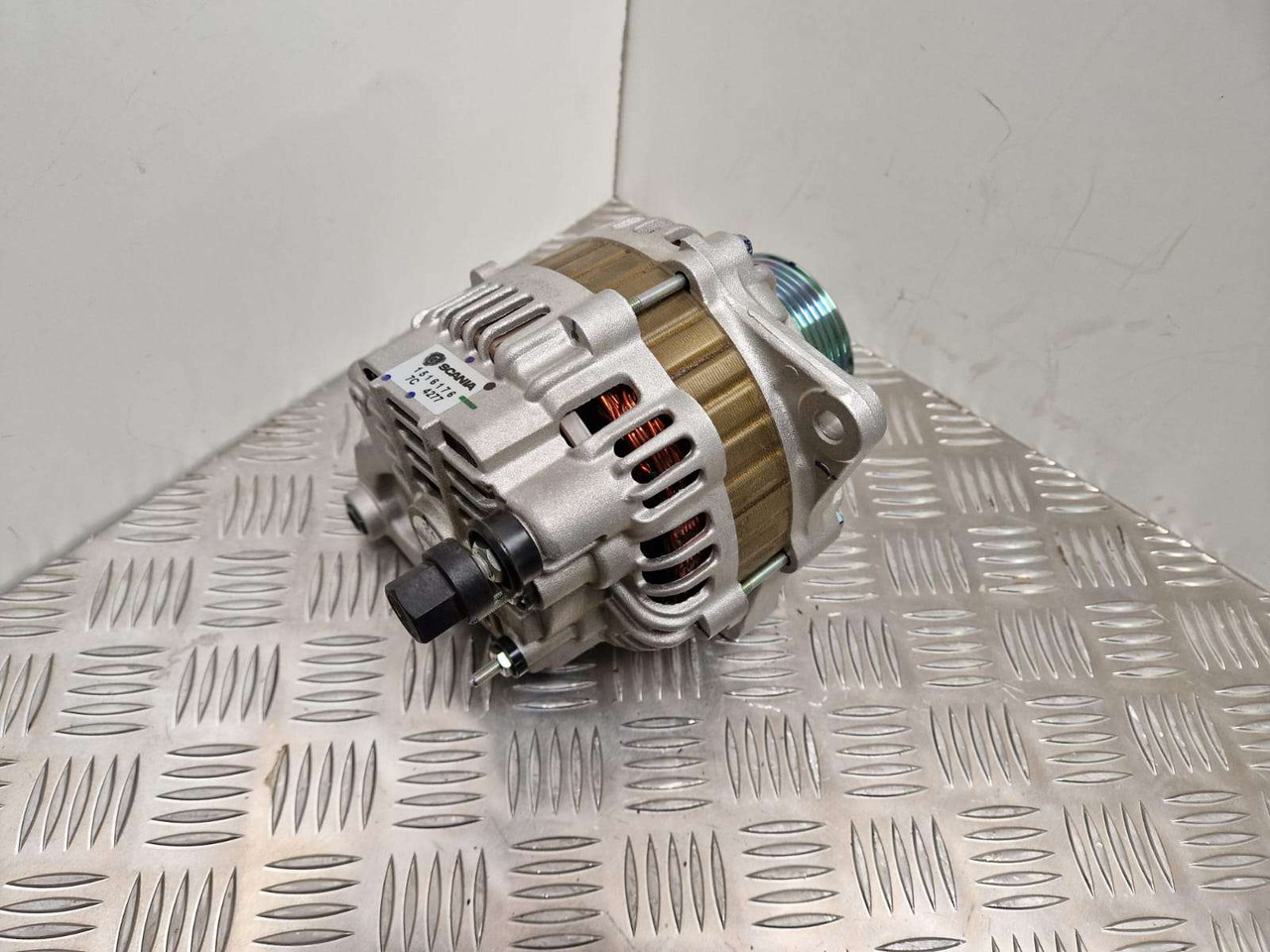 Scania Alternator 1516176 1774592 - Motor a díly pro Stavební technika: obrázek 1 Scania Alternator 1516176 1774592 - Motor a díly pro Stavební technika: obrázek 1