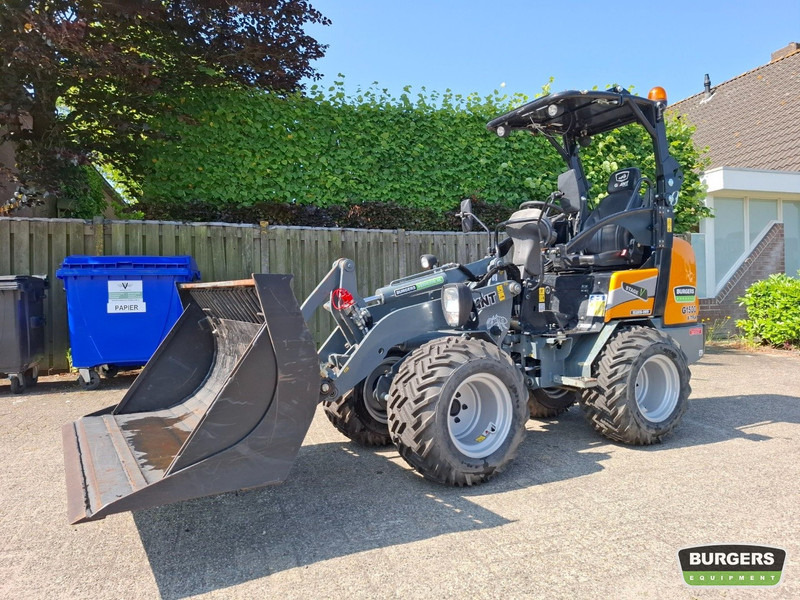 Giant G1500 X-TRA - Smykem řízený nakladač pásový: obrázek 1 Giant G1500 X-TRA - Smykem řízený nakladač pásový: obrázek 1