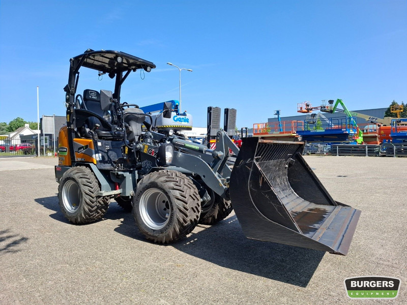 Giant G1500 X-TRA - Smykem řízený nakladač pásový: obrázek 2 Giant G1500 X-TRA - Smykem řízený nakladač pásový: obrázek 2