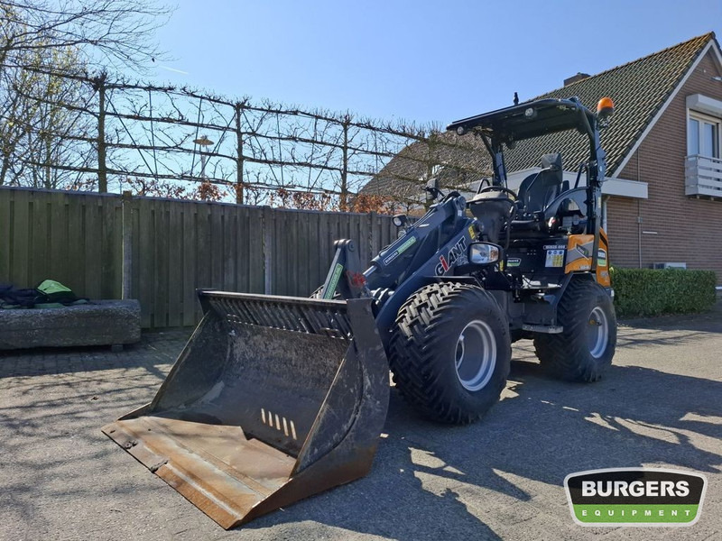 Giant G2500 - Smykem řízený nakladač pásový: obrázek 1 Giant G2500 - Smykem řízený nakladač pásový: obrázek 1