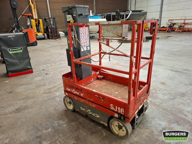 Skyjack SJ16 - Pracovní plošina: obrázek 2 Skyjack SJ16 - Pracovní plošina: obrázek 2
