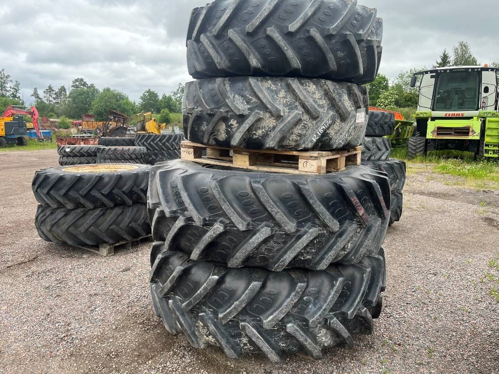 Agrimax 650/65-38 420/85-28 till Case MX 135 - Pneumatiky pro Zemědělská technika: obrázek 1 Agrimax 650/65-38 420/85-28 till Case MX 135 - Pneumatiky pro Zemědělská technika: obrázek 1