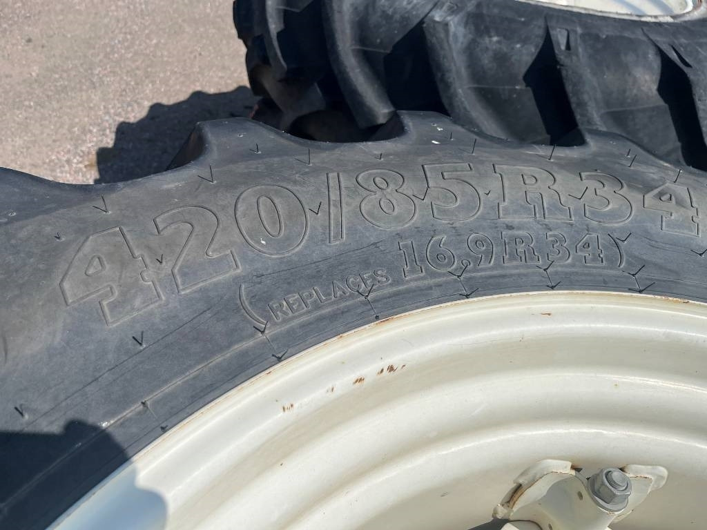 BKT 420/85R34 till New Holland T5070 - Pneumatiky pro Zemědělská technika: obrázek 4 BKT 420/85R34 till New Holland T5070 - Pneumatiky pro Zemědělská technika: obrázek 4