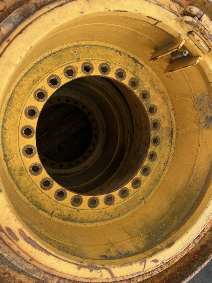 Bridgestone 775 /65 R29 Volvo L180 Wheels  - Kompletní kolo: obrázek 3 Bridgestone 775 /65 R29 Volvo L180 Wheels  - Kompletní kolo: obrázek 3