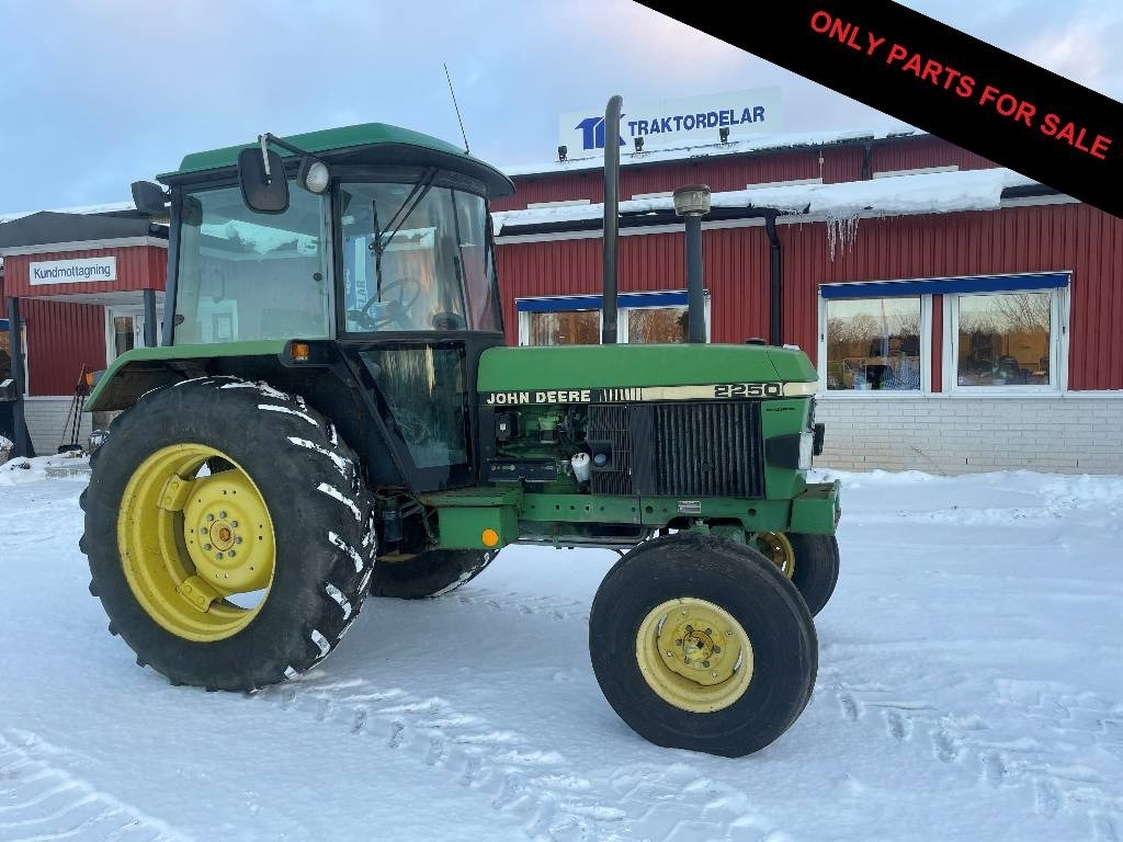 John Deere 2250 Dismantled: only spare parts - Traktor: obrázek 1 John Deere 2250 Dismantled: only spare parts - Traktor: obrázek 1