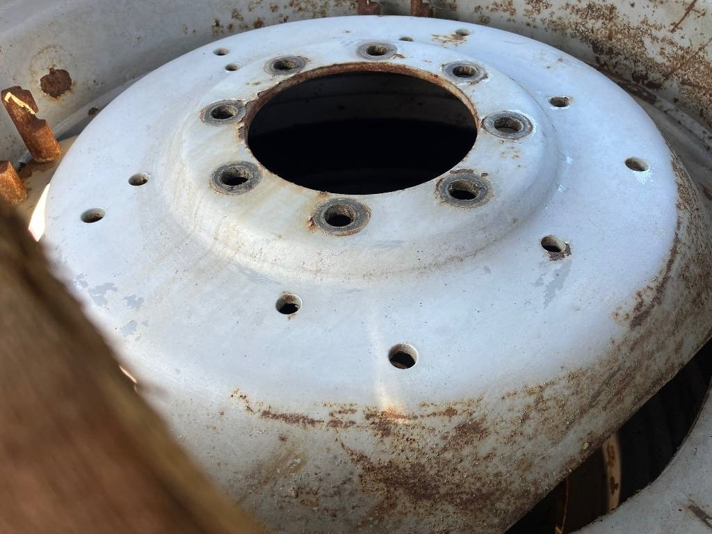 Michelin 650/65R38 520/65R28 till Case , MC Cormick - Pneumatiky pro Zemědělská technika: obrázek 5 Michelin 650/65R38 520/65R28 till Case , MC Cormick - Pneumatiky pro Zemědělská technika: obrázek 5