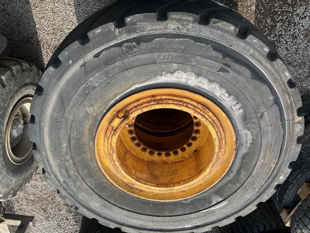 Michelin 800/65R29 XLD Volvo L150 L180  - Kompletní kolo: obrázek 5 Michelin 800/65R29 XLD Volvo L150 L180  - Kompletní kolo: obrázek 5