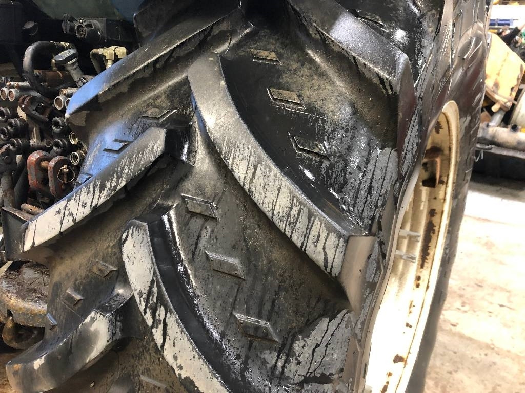 New Holland TS 110 Dismantled: only spare parts - Traktor: obrázek 2 New Holland TS 110 Dismantled: only spare parts - Traktor: obrázek 2