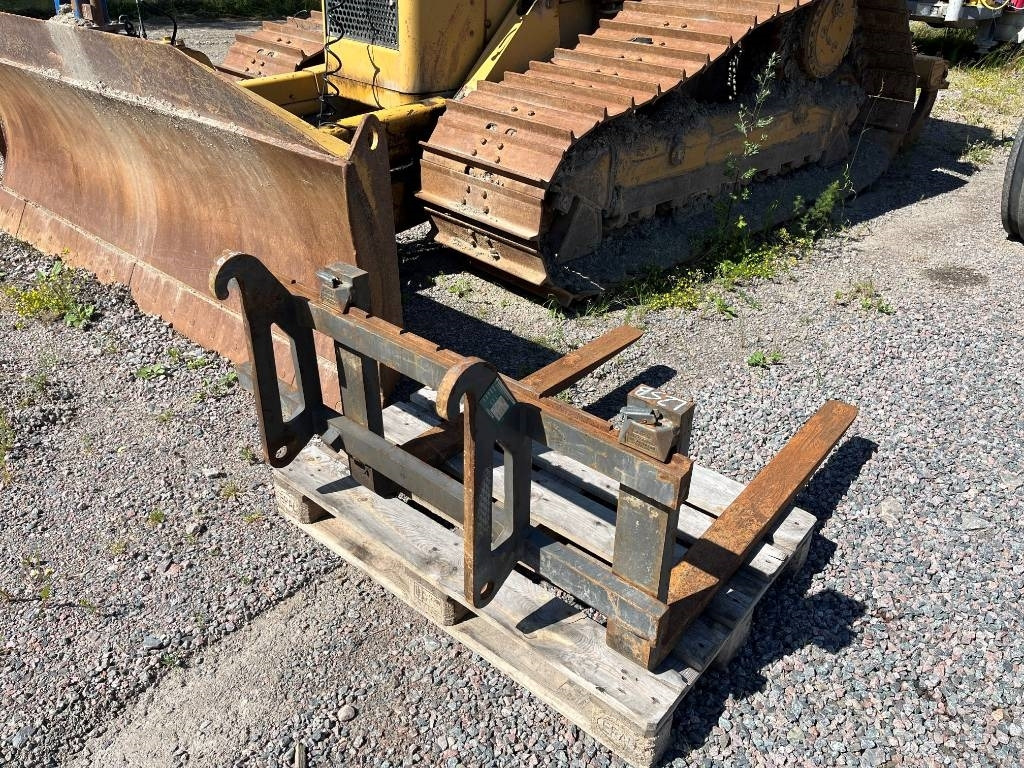 Pallgafflar Gaffelställ Volvo L25 L20 - Vidle pro Stavební technika: obrázek 1 Pallgafflar Gaffelställ Volvo L25 L20 - Vidle pro Stavební technika: obrázek 1