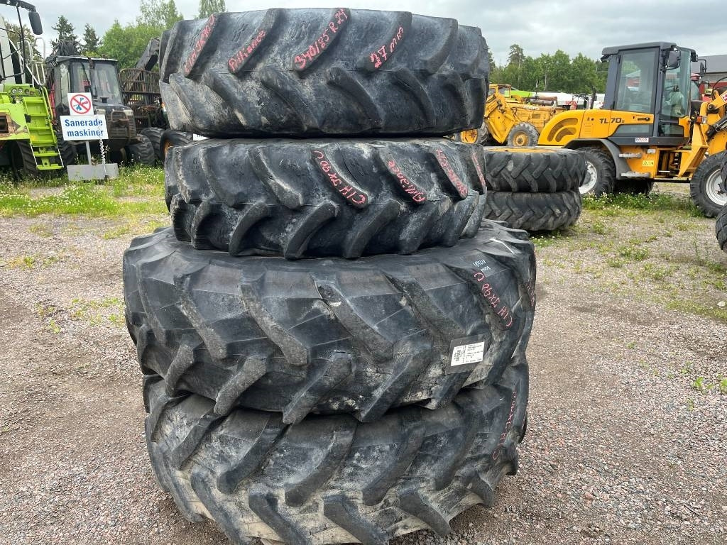 Pirelli 420/85R34 340/85R24 till Case JX 90U - Pneumatiky pro Zemědělská technika: obrázek 1 Pirelli 420/85R34 340/85R24 till Case JX 90U - Pneumatiky pro Zemědělská technika: obrázek 1