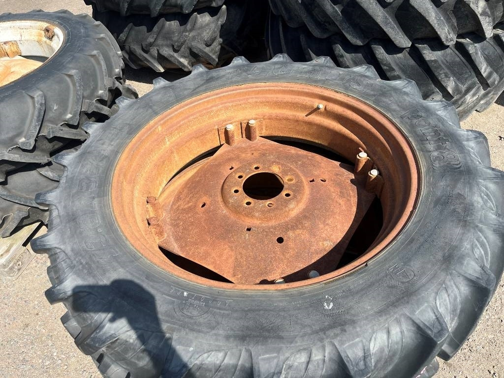 Taurus 13,6-R38 på fälg Case , MF , BM , IH - Pneumatiky pro Zemědělská technika: obrázek 2 Taurus 13,6-R38 på fälg Case , MF , BM , IH - Pneumatiky pro Zemědělská technika: obrázek 2