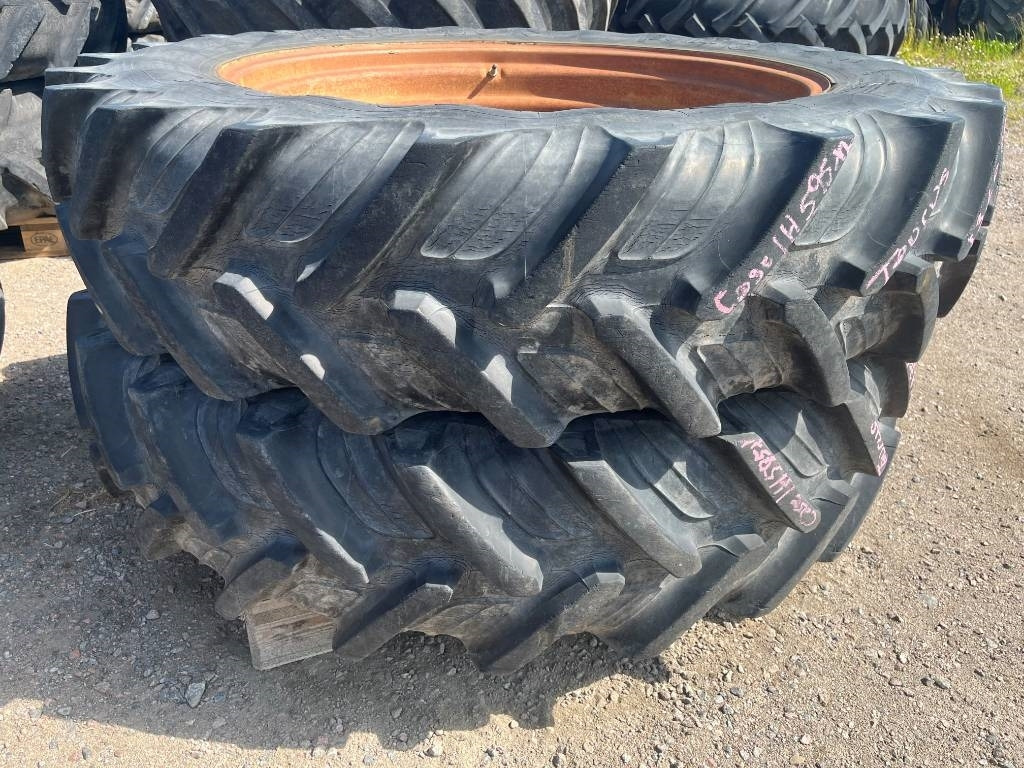 Taurus 13,6-R38 på fälg Case , MF , BM , IH - Pneumatiky pro Zemědělská technika: obrázek 1 Taurus 13,6-R38 på fälg Case , MF , BM , IH - Pneumatiky pro Zemědělská technika: obrázek 1