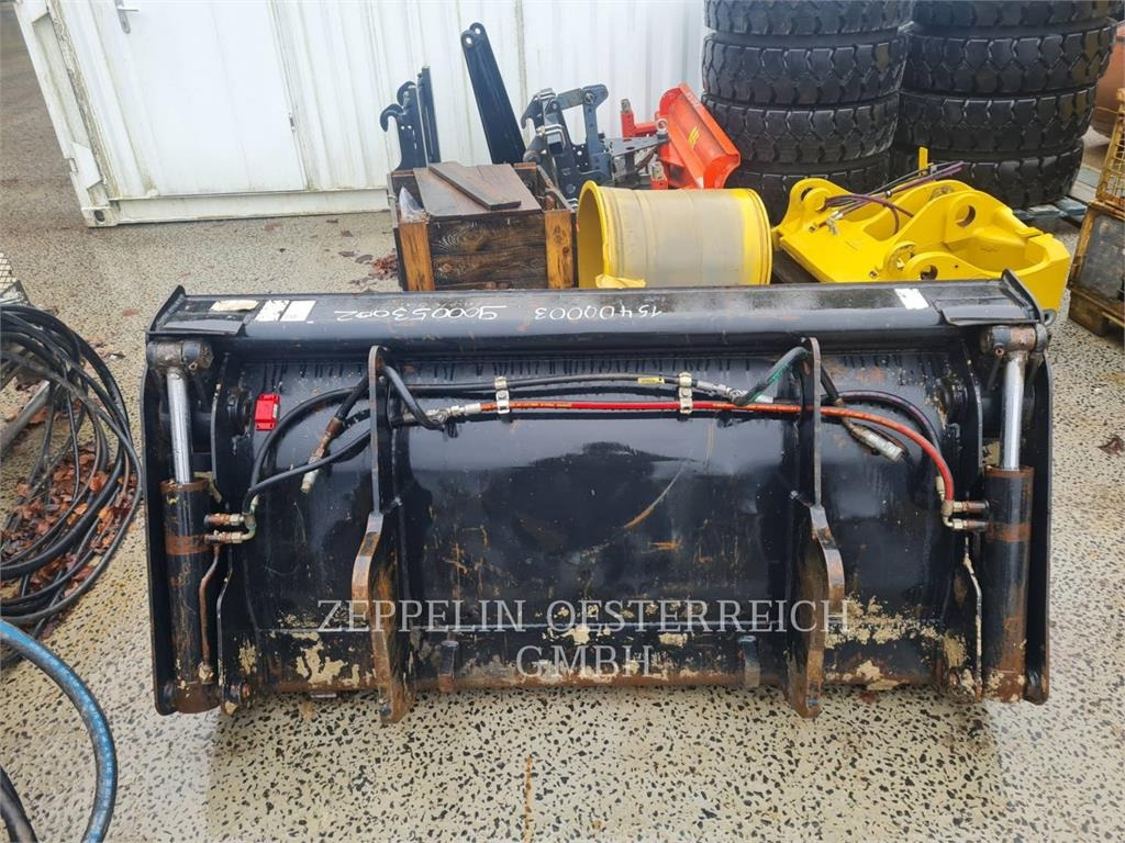 Kolový nakladač CAT 906M: obrázek 8 Kolový nakladač CAT 906M: obrázek 8