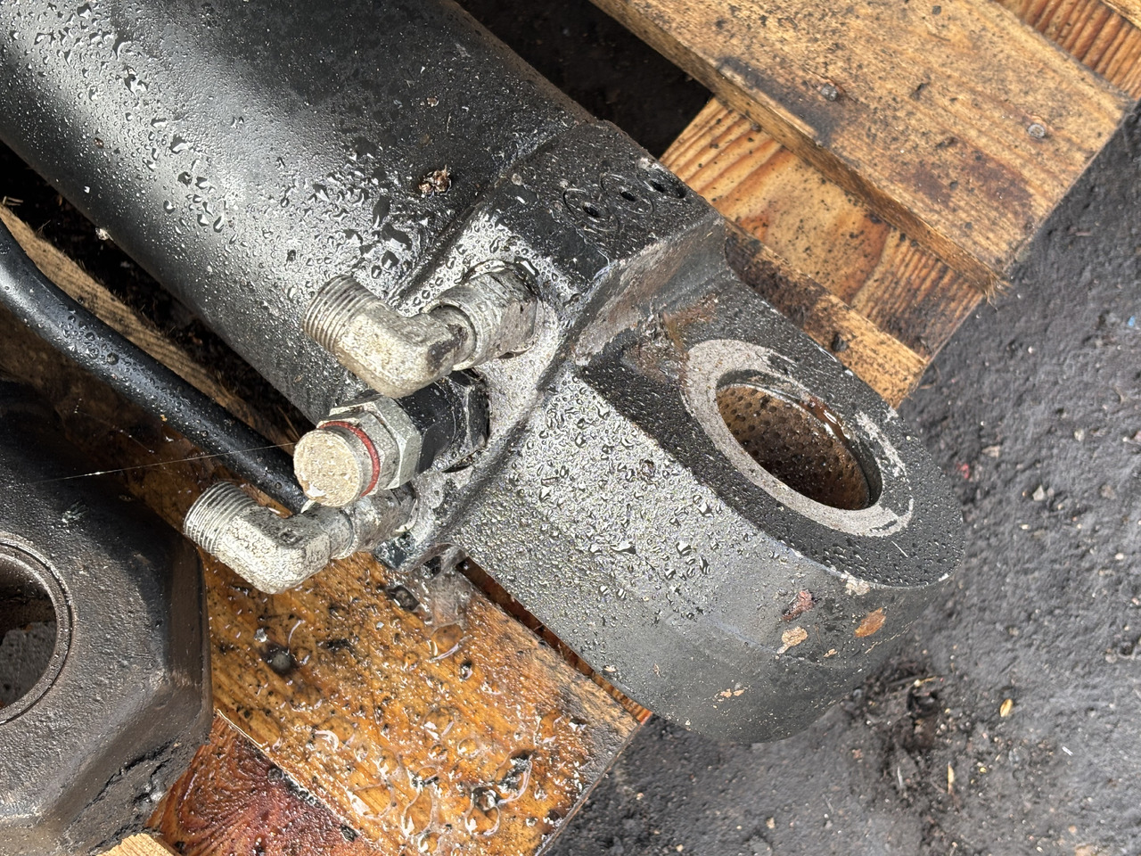 CAT Caterpillar TH336 TH 336 Siłownik Wychyłu Łyżki - Hydraulický válec pro Teleskopický manipulátor: obrázek 2 CAT Caterpillar TH336 TH 336 Siłownik Wychyłu Łyżki - Hydraulický válec pro Teleskopický manipulátor: obrázek 2