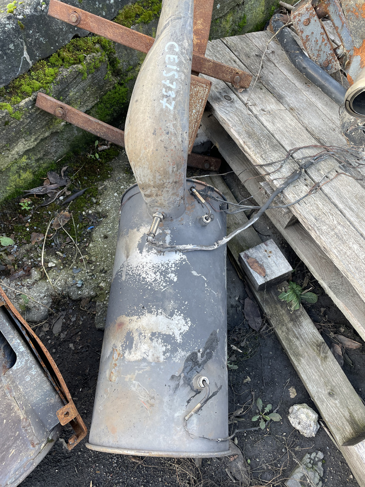 Case IH 737- wydech tłumik - Tlumič výfuku pro Zemědělská technika: obrázek 1 Case IH 737- wydech tłumik - Tlumič výfuku pro Zemědělská technika: obrázek 1