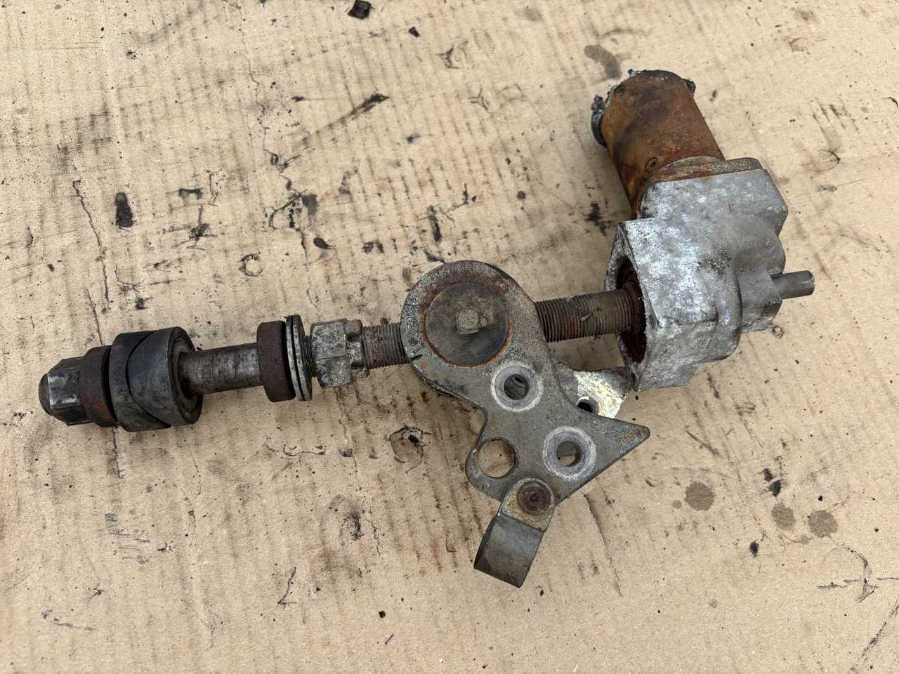 Claas Jaguar 970 Silniczek + osprzęt na części ORYGINAŁ - Motor pro Sklízecí mlátička: obrázek 1 Claas Jaguar 970 Silniczek + osprzęt na części ORYGINAŁ - Motor pro Sklízecí mlátička: obrázek 1