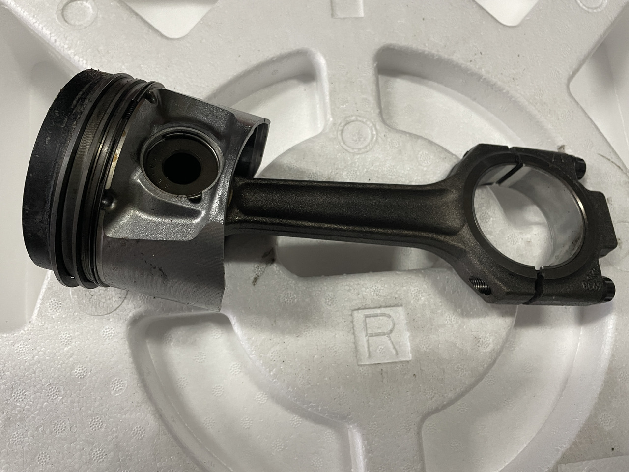 Deutz D2011 TD2011 D2011L04 - tłok - Písty/ Kroužky/ Objímky pro Stavební technika: obrázek 1 Deutz D2011 TD2011 D2011L04 - tłok - Písty/ Kroužky/ Objímky pro Stavební technika: obrázek 1