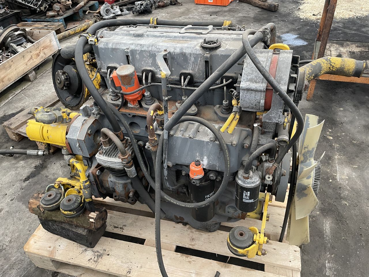 Deutz F4L912 - silnik - Motor pro Stavební technika: obrázek 1 Deutz F4L912 - silnik - Motor pro Stavební technika: obrázek 1