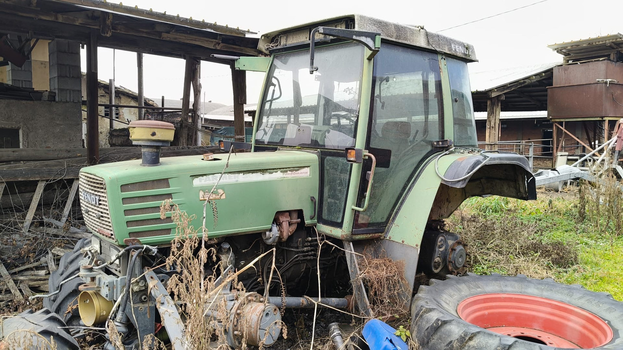 Fendt 309 - na części - ramiona mocowania lusterek - Zpětné zrcátko pro Traktor: obrázek 1 Fendt 309 - na części - ramiona mocowania lusterek - Zpětné zrcátko pro Traktor: obrázek 1