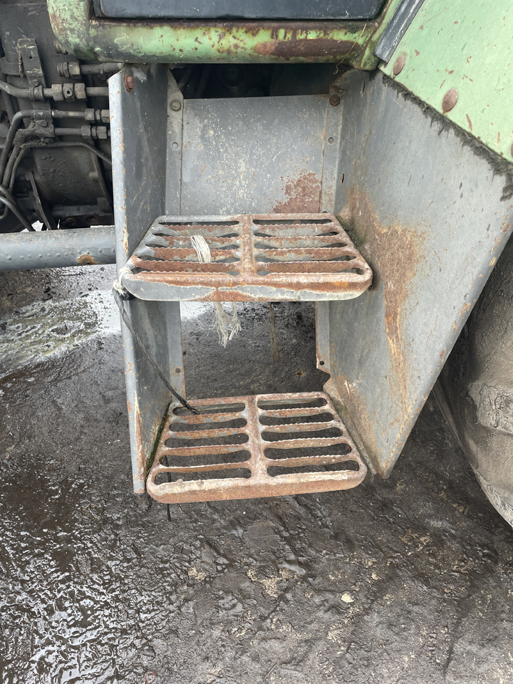 Fendt Farmer 307 308 309 - schody schodki wejście - Stupátko pro Traktor: obrázek 1 Fendt Farmer 307 308 309 - schody schodki wejście - Stupátko pro Traktor: obrázek 1