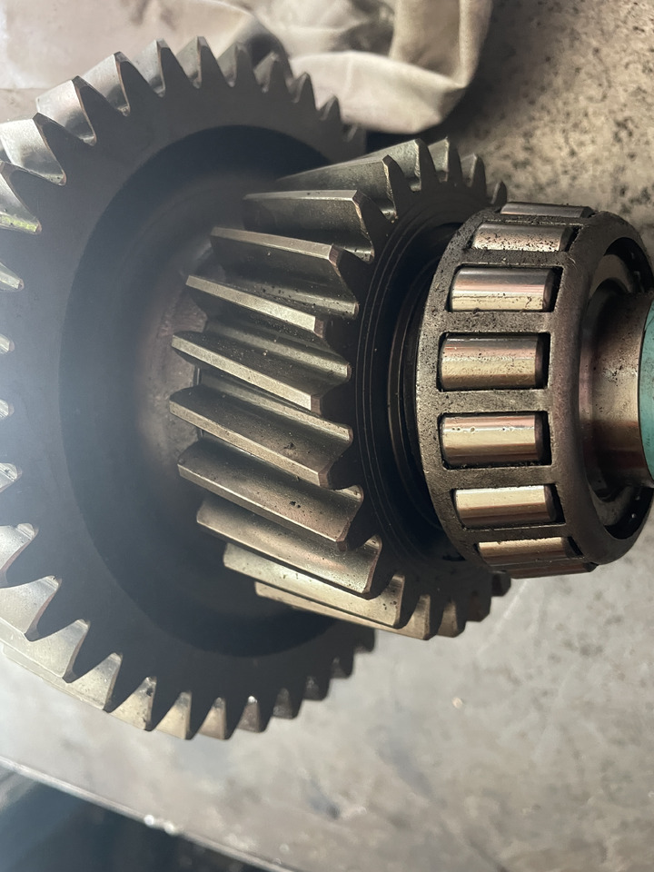 JCB 535 527 - wałek skrzyni biegów 459M5153 - Převodovka a díly pro Manipulační technika: obrázek 2 JCB 535 527 - wałek skrzyni biegów 459M5153 - Převodovka a díly pro Manipulační technika: obrázek 2