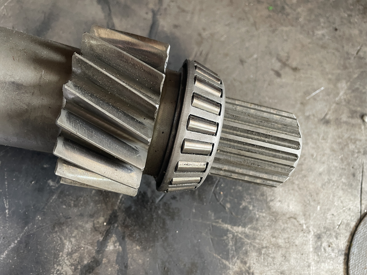 JCB 535 527 - wałek skrzyni biegów 459M5153 - Převodovka a díly pro Manipulační technika: obrázek 4 JCB 535 527 - wałek skrzyni biegów 459M5153 - Převodovka a díly pro Manipulační technika: obrázek 4