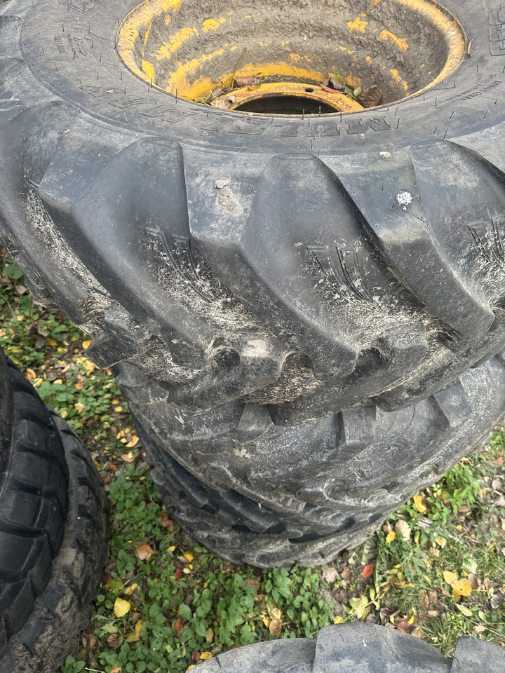 Jcb 531-70 541-70 koła + felgi koła kompletne - Ráfek pro Zemědělská technika: obrázek 2 Jcb 531-70 541-70 koła + felgi koła kompletne - Ráfek pro Zemědělská technika: obrázek 2