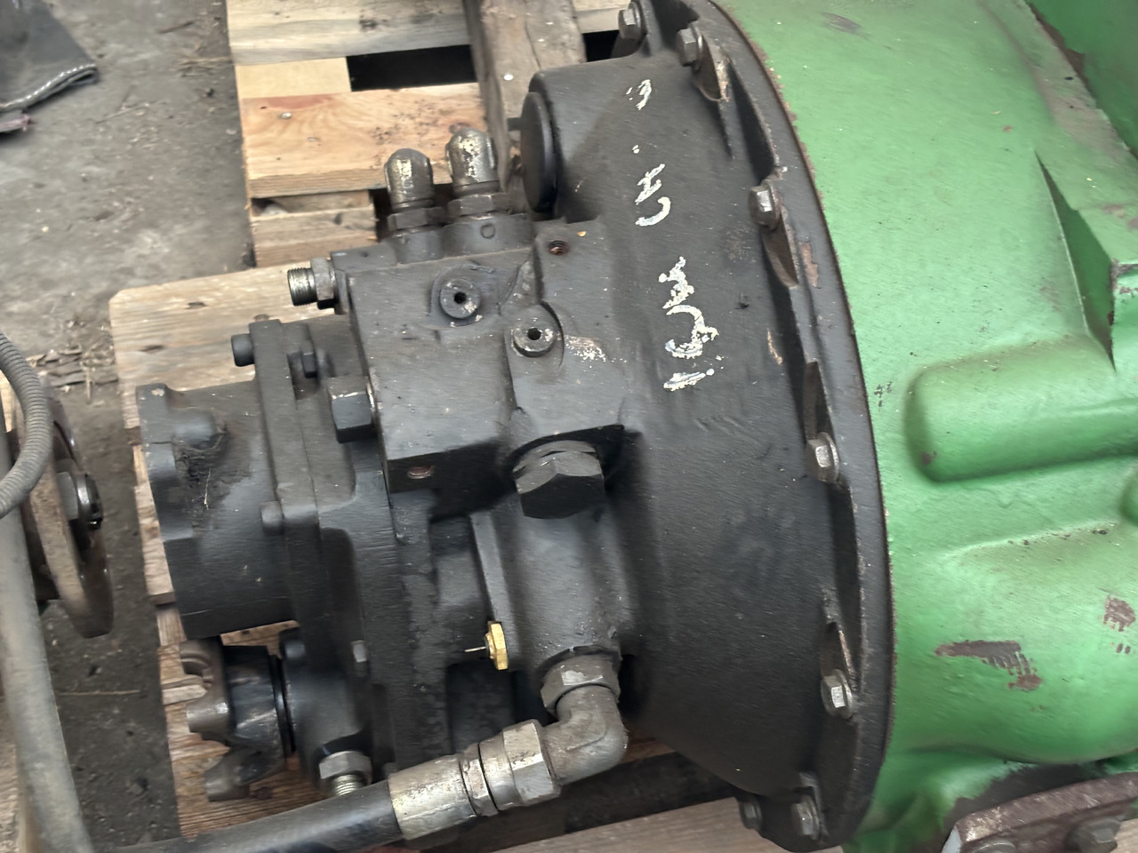 John Deere 3200, 3220, 3400 Silnik Słupek Blok Koło Zamachowe Kolektor Wał Wałek 4045HZ275 - Setrvačník pro Zemědělská technika: obrázek 2 John Deere 3200, 3220, 3400 Silnik Słupek Blok Koło Zamachowe Kolektor Wał Wałek 4045HZ275 - Setrvačník pro Zemědělská technika: obrázek 2