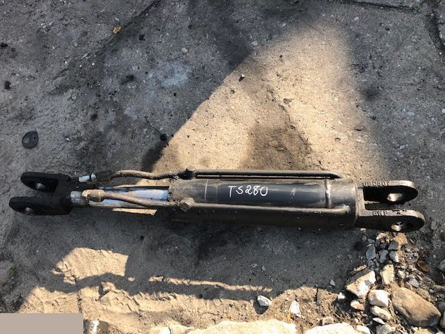 John Deere 4500 Matbro TS 280 - Siłownik Wychyłu Łyźki - Hydraulický válec pro Zemědělská technika: obrázek 1 John Deere 4500 Matbro TS 280 - Siłownik Wychyłu Łyźki - Hydraulický válec pro Zemědělská technika: obrázek 1