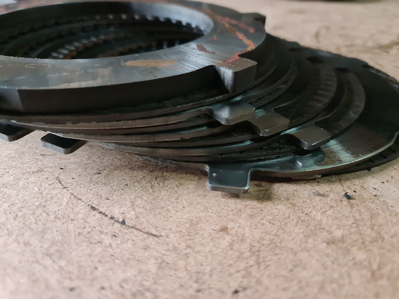 John Deere 4650, 4850 Płytka Sprzęgła Tarcze R115319 RE234261 R77663 - Spojka a díly pro Zemědělská technika: obrázek 2 John Deere 4650, 4850 Płytka Sprzęgła Tarcze R115319 RE234261 R77663 - Spojka a díly pro Zemědělská technika: obrázek 2