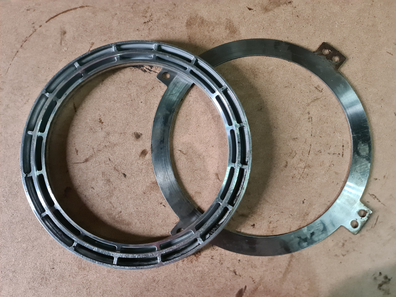 John Deere 4650, 4850 Tłoczek Płytka R97381 R46417 - Spojka a díly pro Zemědělská technika: obrázek 2 John Deere 4650, 4850 Tłoczek Płytka R97381 R46417 - Spojka a díly pro Zemědělská technika: obrázek 2