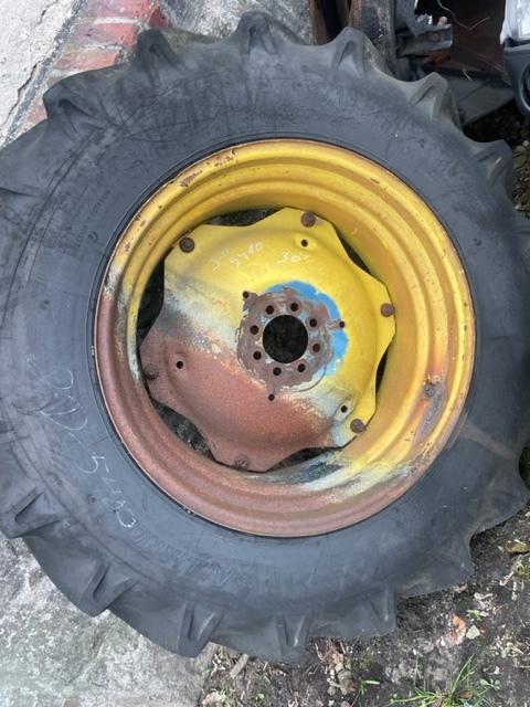 John Deere 5400 - Koło Tylne 30 cali | 30" - Kompletní kolo pro Zemědělská technika: obrázek 1 John Deere 5400 - Koło Tylne 30 cali | 30" - Kompletní kolo pro Zemědělská technika: obrázek 1