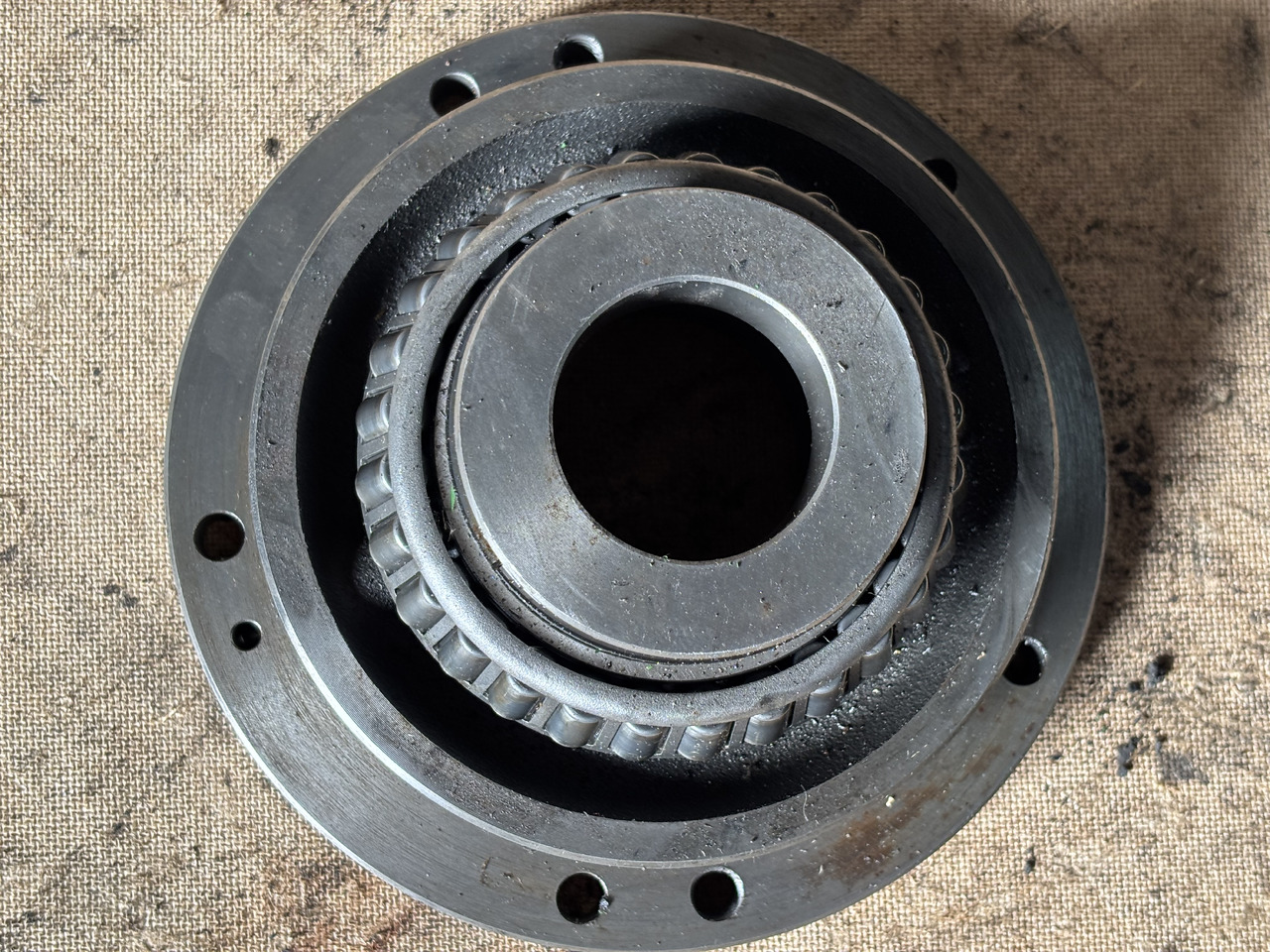 John Deere 6010 6110 6210 Pokrywa Łożyska Pierścień Łożysko L102019 AL112560 AL156506 - Ložisko motoru pro Zemědělská technika: obrázek 2 John Deere 6010 6110 6210 Pokrywa Łożyska Pierścień Łożysko L102019 AL112560 AL156506 - Ložisko motoru pro Zemědělská technika: obrázek 2