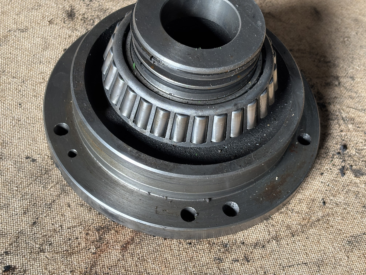 John Deere 6010 6110 6210 Pokrywa Łożyska Pierścień Łożysko L102019 AL112560 AL156506 - Ložisko motoru pro Zemědělská technika: obrázek 1 John Deere 6010 6110 6210 Pokrywa Łożyska Pierścień Łożysko L102019 AL112560 AL156506 - Ložisko motoru pro Zemědělská technika: obrázek 1