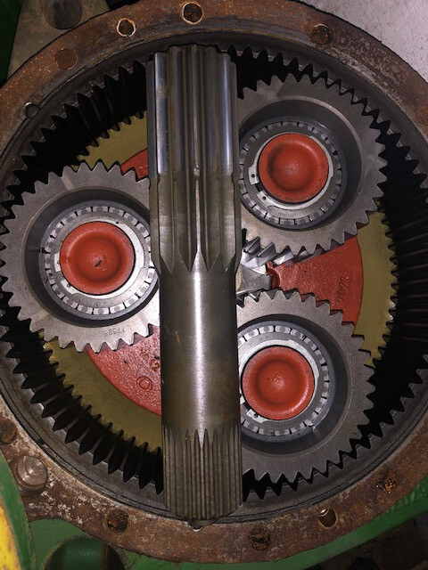 John Deere 6100 | 6200 | 6300 | 6400 | 6500 | 6505 - Zwolnica - Obudowa - Półoś - Transmise pro Zemědělská technika: obrázek 3 John Deere 6100 | 6200 | 6300 | 6400 | 6500 | 6505 - Zwolnica - Obudowa - Półoś - Transmise pro Zemědělská technika: obrázek 3