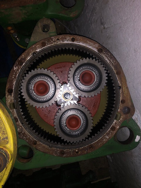 John Deere 6100 | 6200 | 6300 | 6400 | 6500 | 6505 - Zwolnica - Obudowa - Półoś - Transmise pro Zemědělská technika: obrázek 2 John Deere 6100 | 6200 | 6300 | 6400 | 6500 | 6505 - Zwolnica - Obudowa - Półoś - Transmise pro Zemědělská technika: obrázek 2